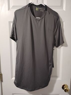 Men's Short-Sleeve Performance Tee in Gray